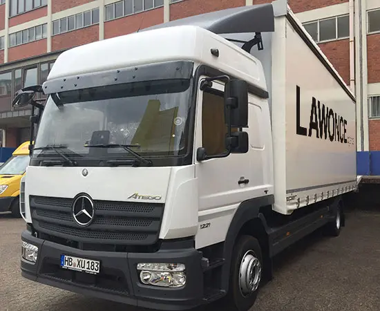 Lkw von Lawonce Logistics für Hebebühnen-Transporte